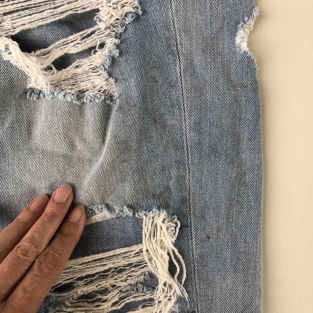 American Eagle Women’s Mom Jean Light  Blue Distressed Size 4 Short - Picture 16 of 16